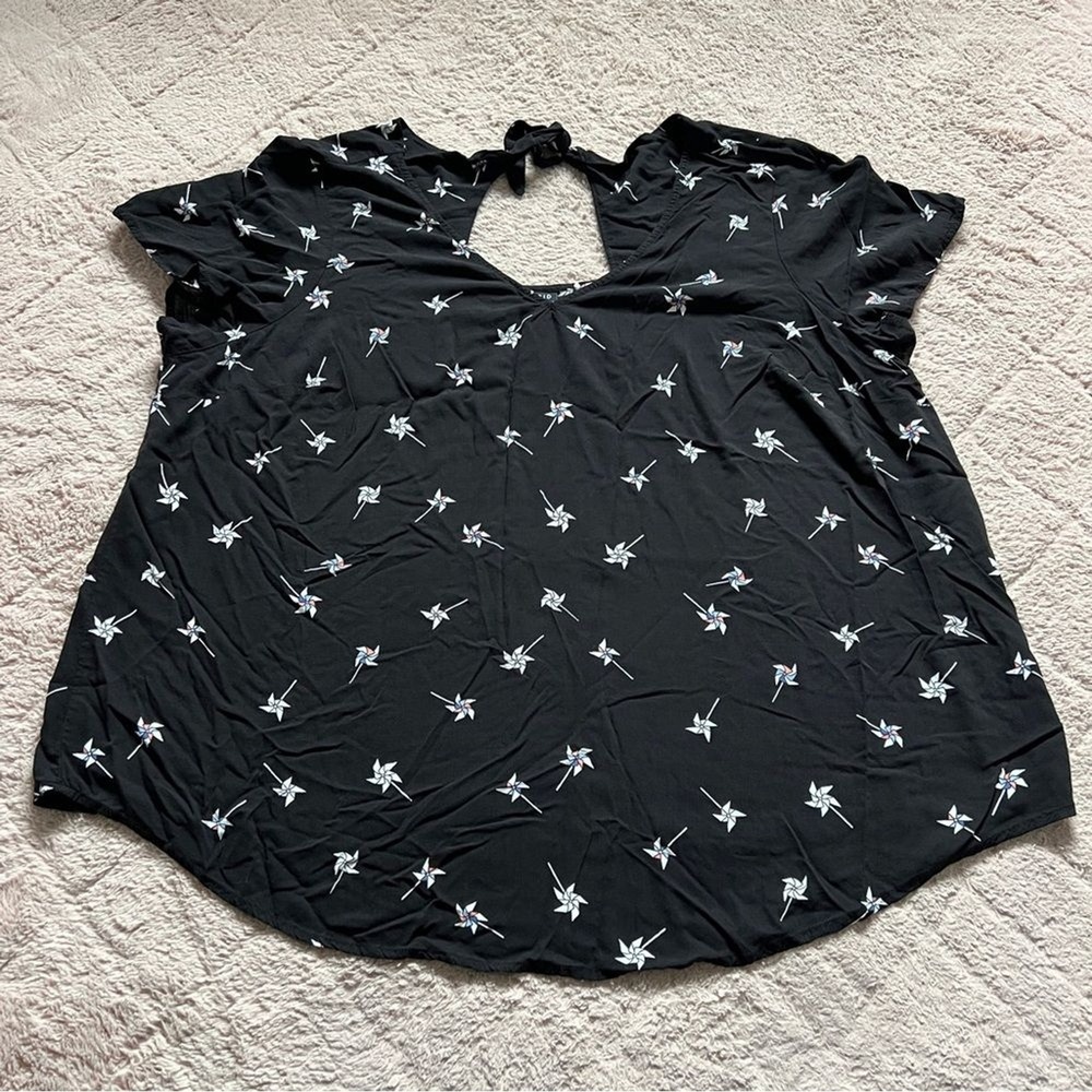 Torrid Abbey Challis Pinwheel Tie Black Blouse Women's Size 3X‎